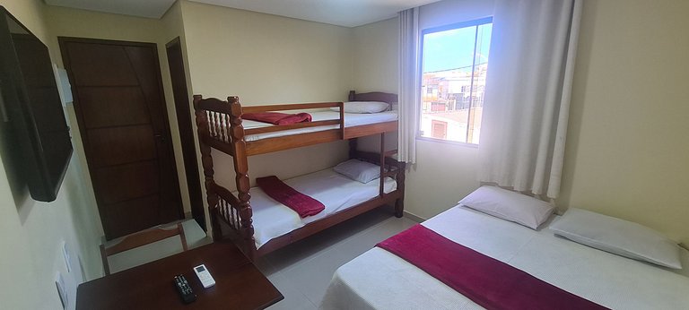 Suíte 6 Quádrupla com Vista da Praça